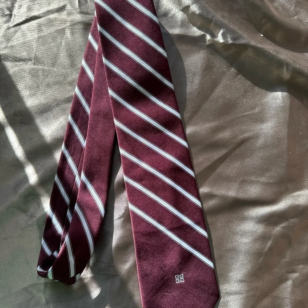 Givenchy‎ tie